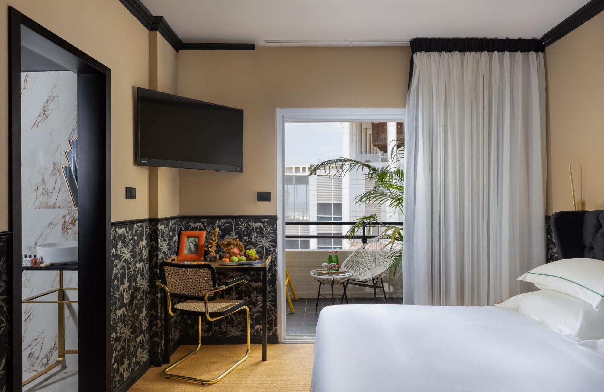 Beach Hotel By Zvieli Hotels Tel Aviv Room photo
